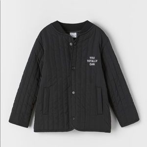 LIGHTWEIGHT PADDED BOMBER Round neck long sleeve bomber jacket.